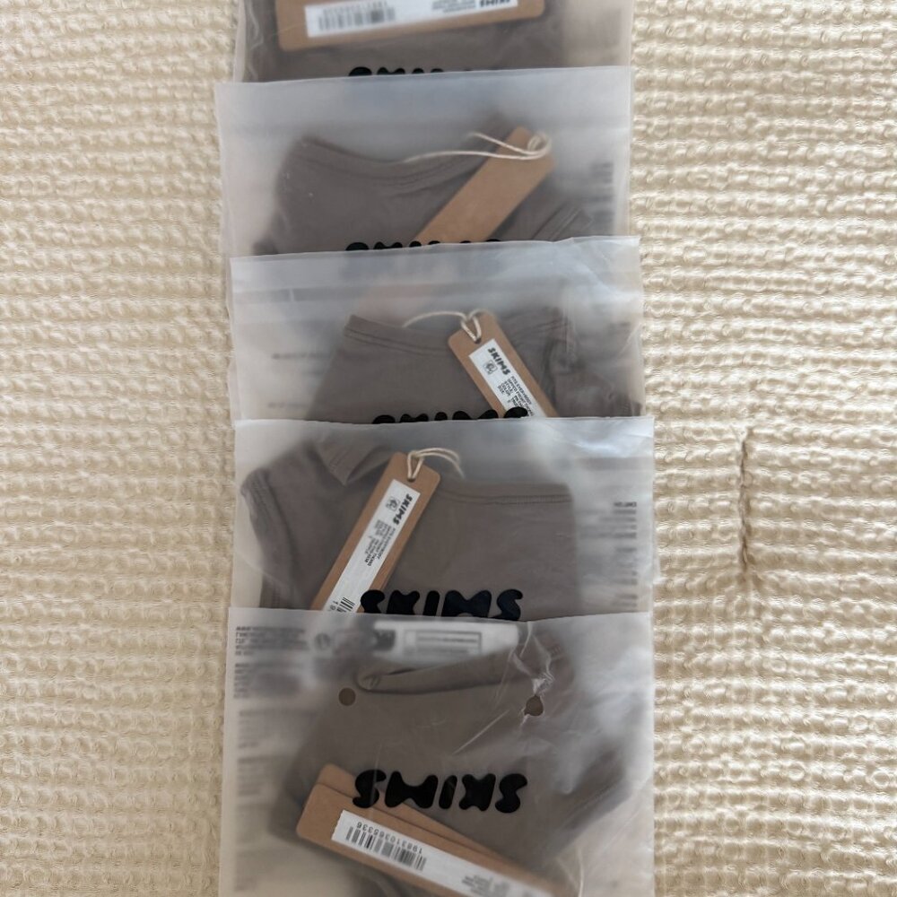 SKIMS: Fits Everybody Dipped Front Thong, Truffle, Size Small, NWT, 4 pairs